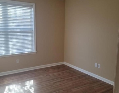 2777 Green Estates Drive - Photo Thumbnail 13