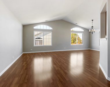 1638 Fredericksburg Lane - Photo Thumbnail 2