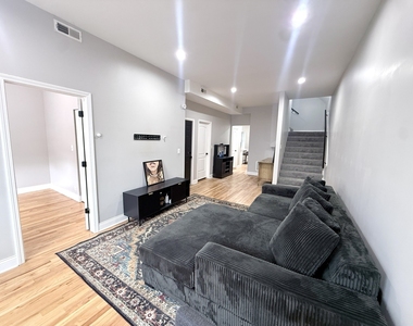 3008 E 81st Street - Photo Thumbnail 5