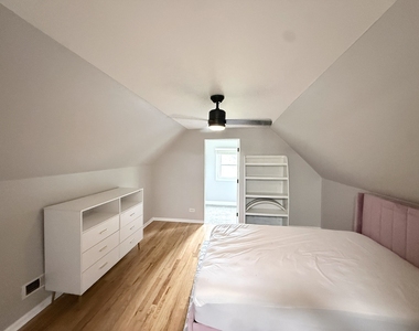 3008 E 81st Street - Photo Thumbnail 15