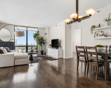 435 W Erie Street - Photo Thumbnail 2