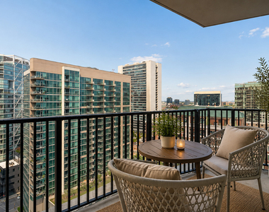 435 W Erie Street - Photo Thumbnail 3