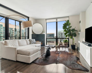 435 W Erie Street - Photo Thumbnail 1