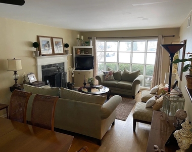 1073 W Elm Street - Photo Thumbnail 9