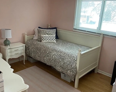 1073 W Elm Street - Photo Thumbnail 10