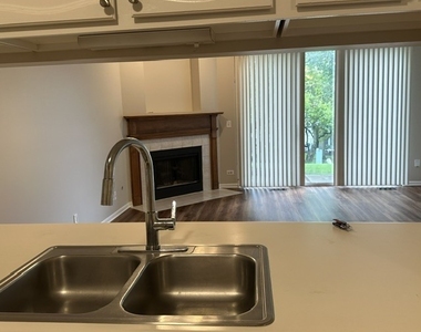 545 Woodcrest Drive - Photo Thumbnail 5