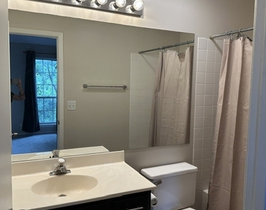 545 Woodcrest Drive - Photo Thumbnail 11
