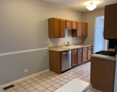 930 Mesa Drive - Photo Thumbnail 2