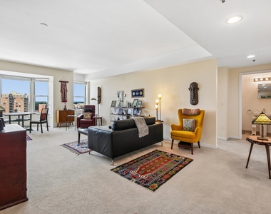 77 S Evergreen Avenue - Photo Thumbnail 3
