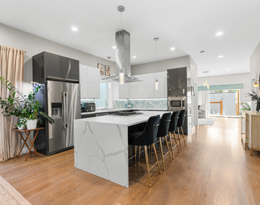 5047 W Winnemac Avenue - Photo Thumbnail 5