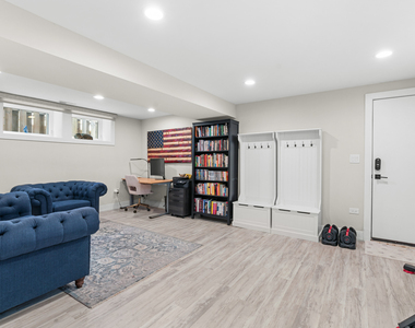 5047 W Winnemac Avenue - Photo Thumbnail 35