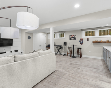 5047 W Winnemac Avenue - Photo Thumbnail 32