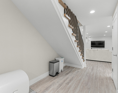 5047 W Winnemac Avenue - Photo Thumbnail 37