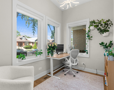 5047 W Winnemac Avenue - Photo Thumbnail 1
