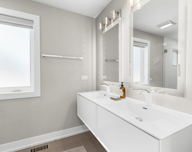 5047 W Winnemac Avenue - Photo Thumbnail 22