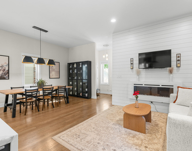 5047 W Winnemac Avenue - Photo Thumbnail 4