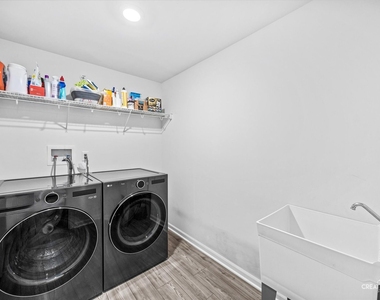 1097 Moraine Drive - Photo Thumbnail 15