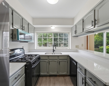 1404 W Sapphire Drive - Photo Thumbnail 6