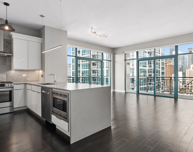 340 W Superior Street - Photo Thumbnail 6
