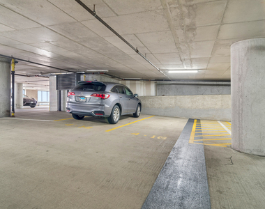 340 W Superior Street - Photo Thumbnail 19