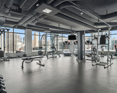 340 W Superior Street - Photo Thumbnail 18