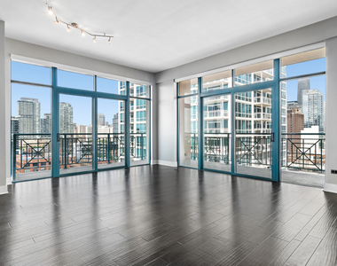 340 W Superior Street - Photo Thumbnail 3