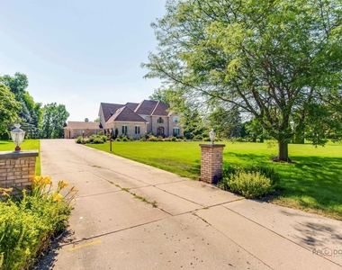 14 Pentwater Drive - Photo Thumbnail 43