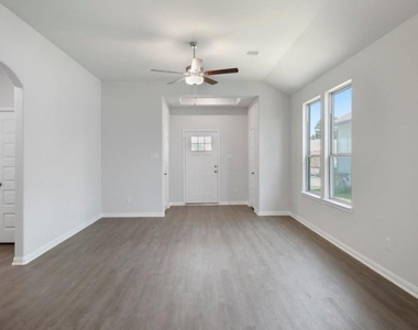 207 Tejas Village Parkway - Photo Thumbnail 2