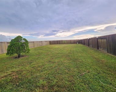 207 Tejas Village Parkway - Photo Thumbnail 17