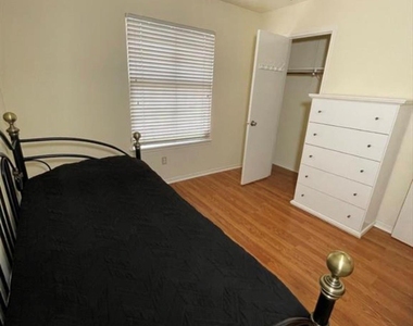 1323 River Rock Drive - Photo Thumbnail 7