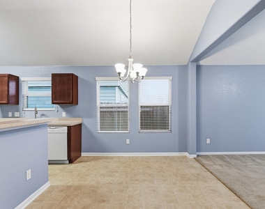 16763 N Blue Jay Lane N - Photo Thumbnail 6