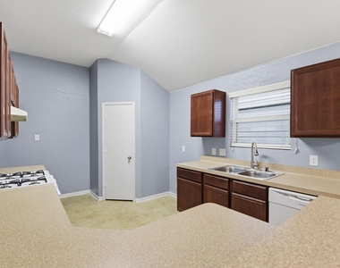 16763 N Blue Jay Lane N - Photo Thumbnail 4