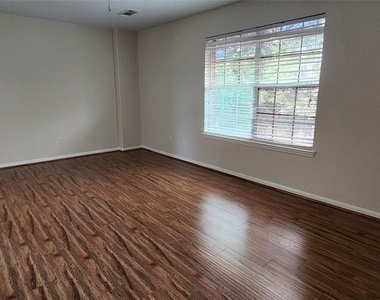 9710 Fieldbloom Lane - Photo Thumbnail 10