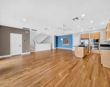 4106 Spencer Street - Photo Thumbnail 4