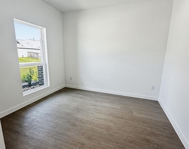 26915 Nightingale Songs Drive - Photo Thumbnail 3