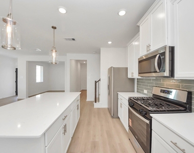1043 Cedar Place Lane - Photo Thumbnail 5