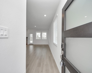 1043 Cedar Place Lane - Photo Thumbnail 2