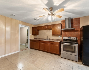 3216 Avenue I - Photo Thumbnail 9