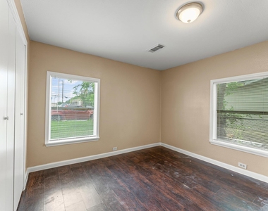 3216 Avenue I - Photo Thumbnail 16