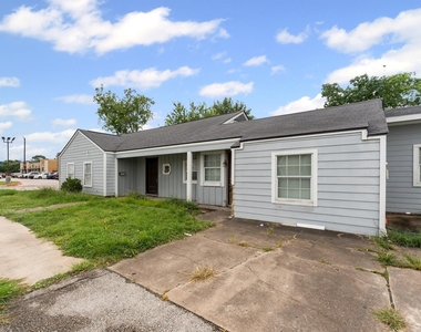 3216 Avenue I - Photo Thumbnail 2