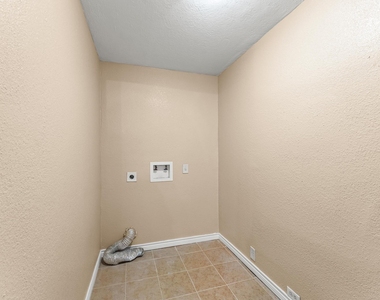 3216 Avenue I - Photo Thumbnail 11