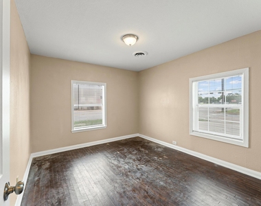 3216 Avenue I - Photo Thumbnail 13
