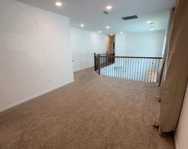 1542 Park Path Drive - Photo Thumbnail 5