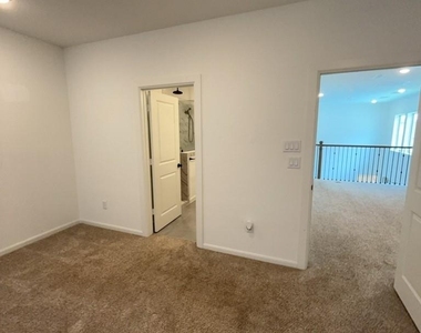 1542 Park Path Drive - Photo Thumbnail 6