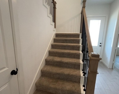 1542 Park Path Drive - Photo Thumbnail 4