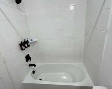 1542 Park Path Drive - Photo Thumbnail 9