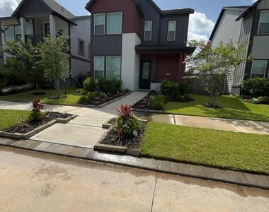 1542 Park Path Drive - Photo Thumbnail 1