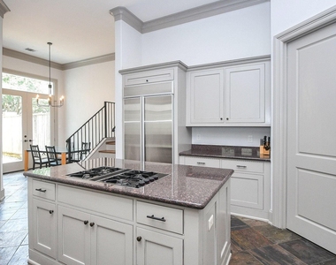 2702 Tudor Manor - Photo Thumbnail 14