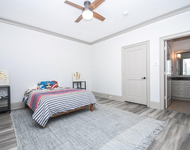 2702 Tudor Manor - Photo Thumbnail 28