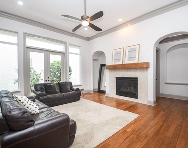 2702 Tudor Manor - Photo Thumbnail 9